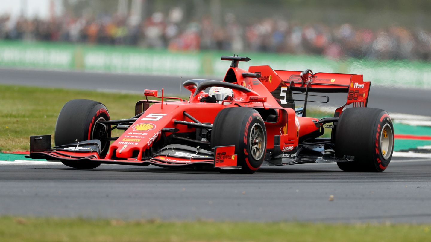 Vettel durante los entrenamientos libres en Silverstone. (Reuters)
