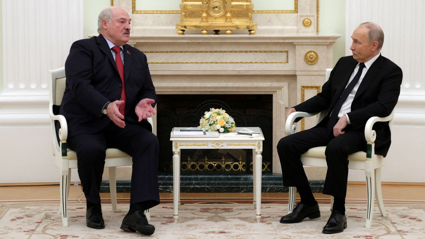 Russian President Vladimir Putin meets Belarusian President Alexander Lukashenko in Moscow, Russia, April 11, 2024. Sputnik Gavriil Grigorov Kremlin via REUTERS ATTENTION EDITORS - THIS IMAGE WAS PROVIDED BY A THIRD PARTY.