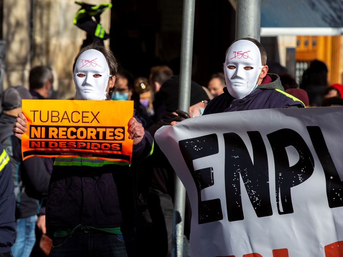 Foto: Trabajadores de Tubacex rechazan posibles despidos. (EFE)