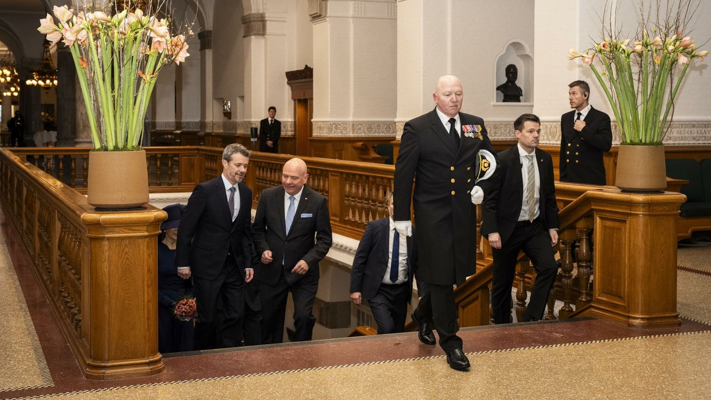 La llegada de Federico X al Parlamento de Dinamarca. (EFE)