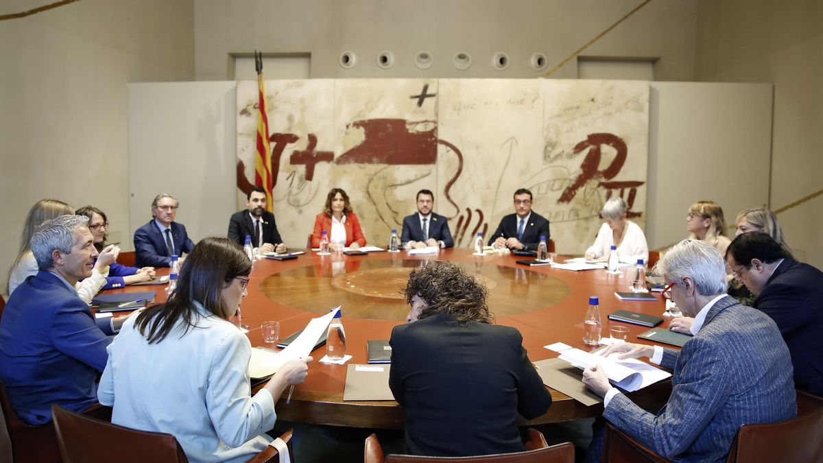 Aragonès expresa a los 'consellers' de JxCAT su voluntad de que sigan en la Generalitat