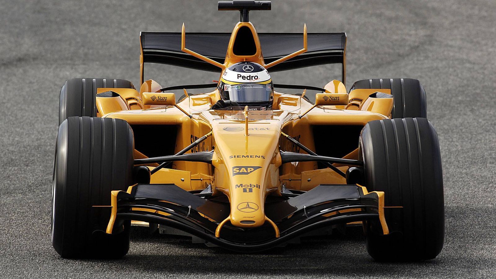 Foto: La última vez que el McLaren se vistió de naranja fue en unos test en Jerez en el año 2006. Pedro Martínez de la Rosa condujo el monoplaza (Imago)