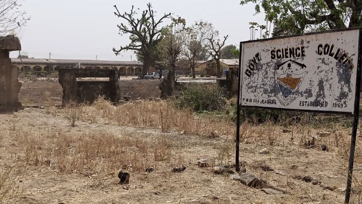 Unos "bandidos" secuestran a 300 alumnas en un colegio en el noroeste de Nigeria