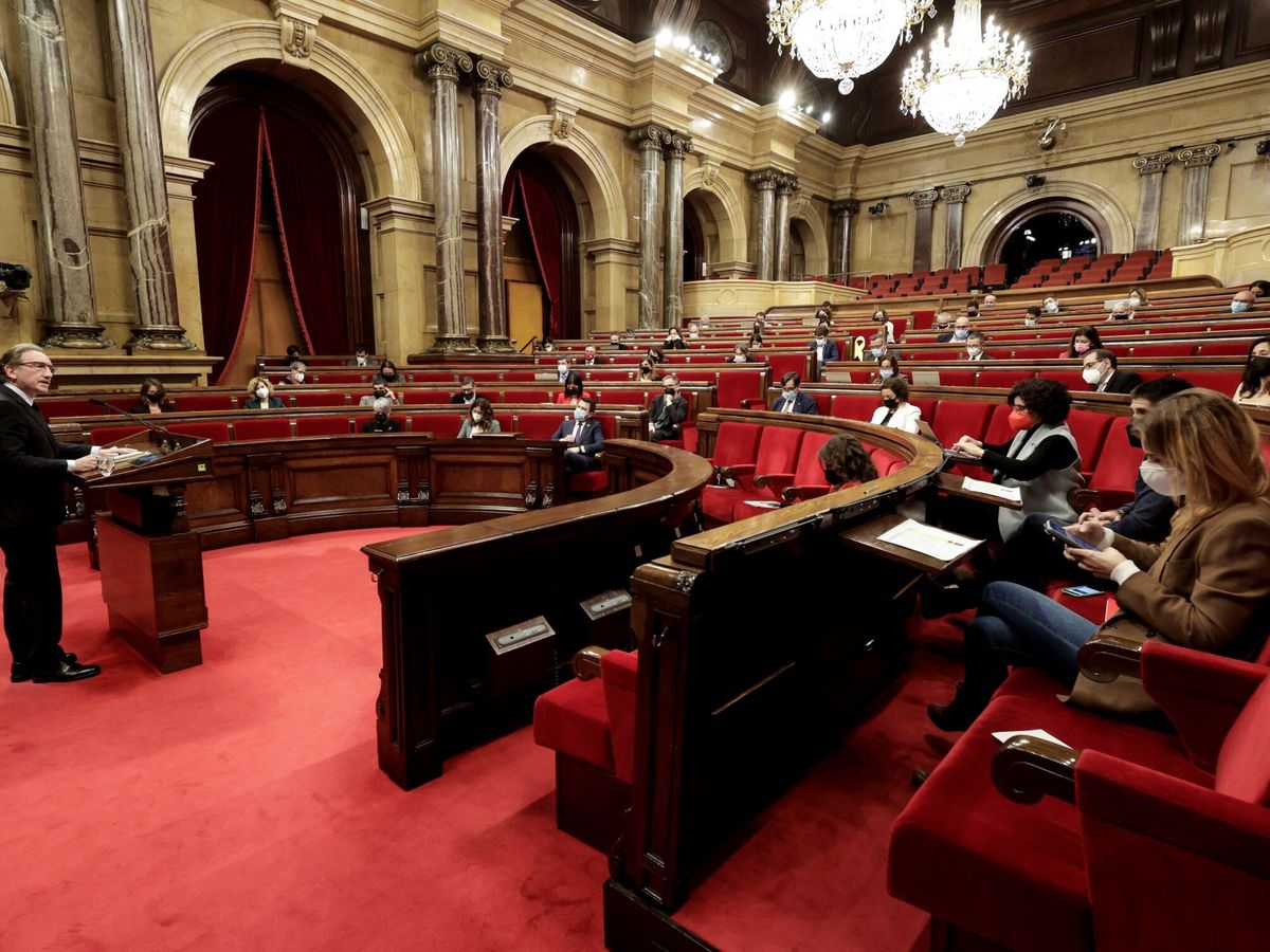 Foto: Vista del pleno del Parlament. (EFE)