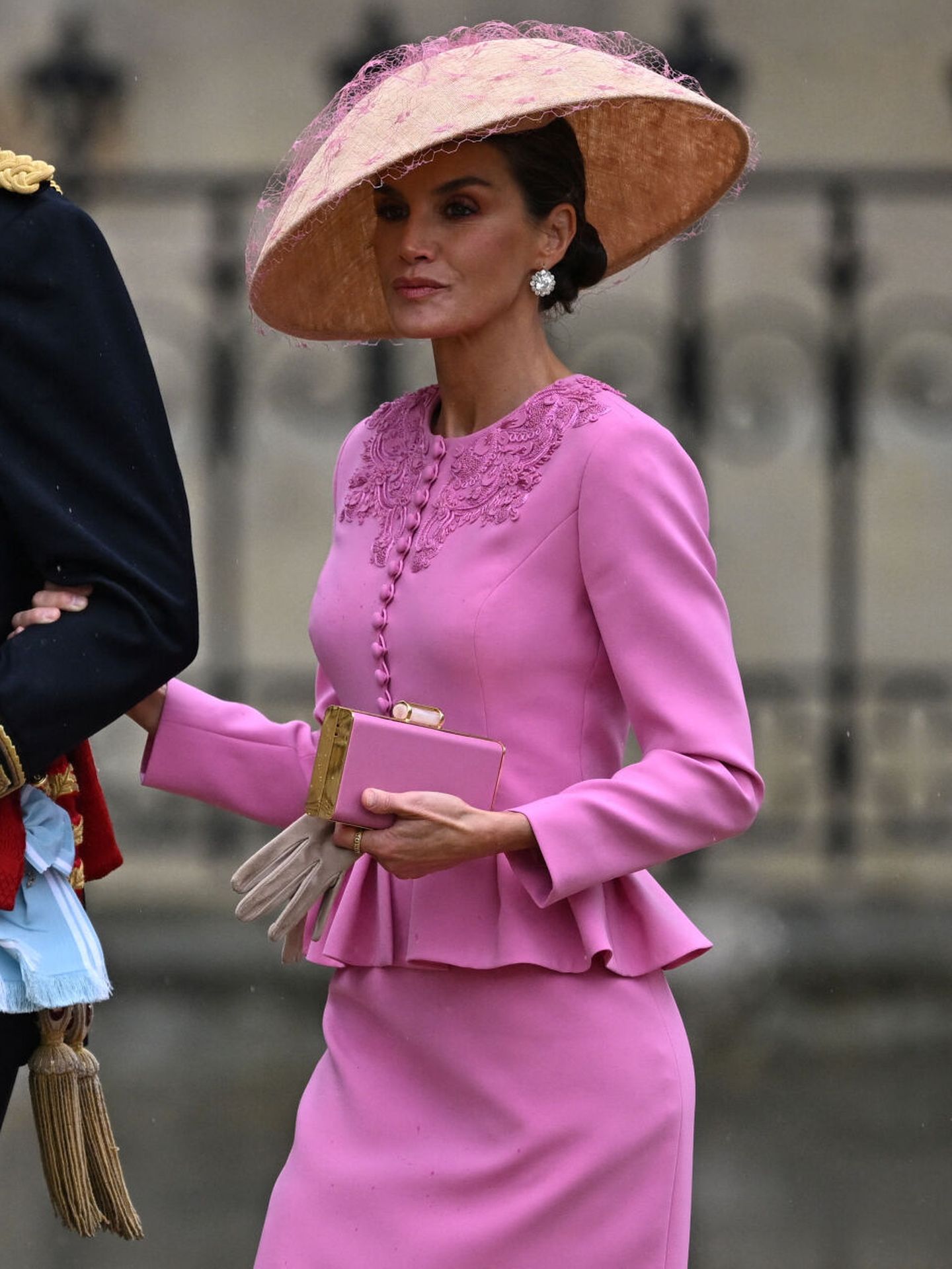 La reina Letizia, a su llegada a la coronación de Carlos III. (Reuters)