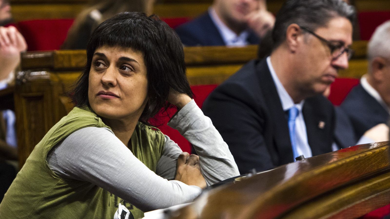 Foto:  La diputada de la CUP Anna Gabriel, durante una sesión de control al Gobierno catalán. (EFE)