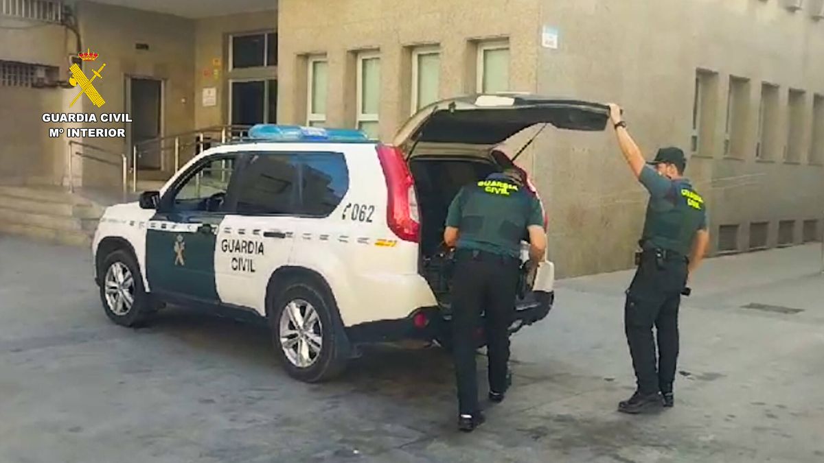 Investigan la muerte de un hombre en una avenida de Roquetas de Mar (Almería)
