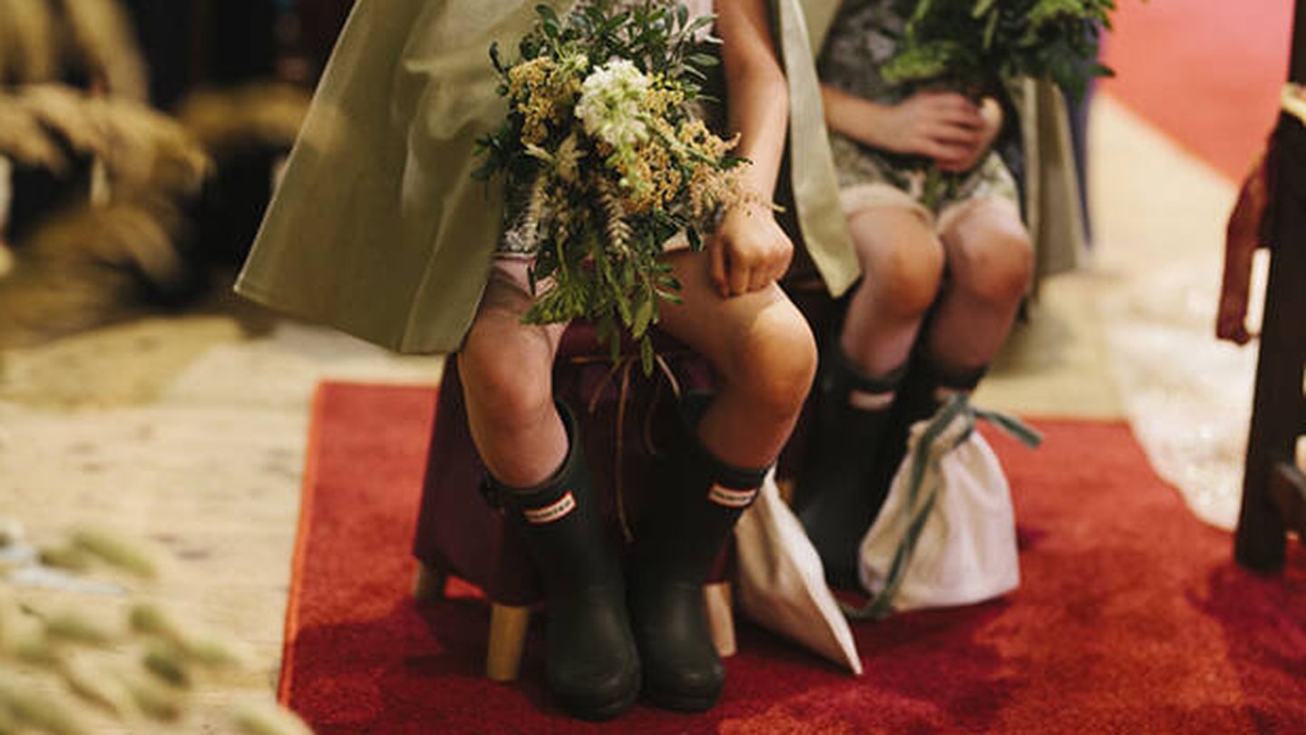 Niñas de arras con botas de agua en la boda de María Pombo. (Fotografía: Lorena San José vía @mariapombo)