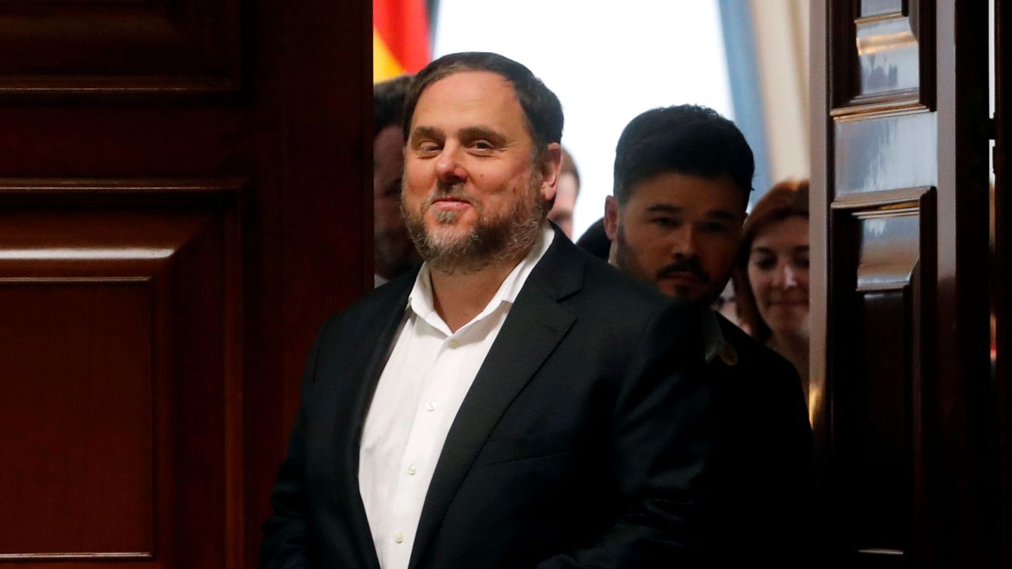 FILE PHOTO: Jailed Catalan politician Oriol Junqueras leaves after getting his parliamentary credentials at Spanish Parliament, in Madrid, Spain, May 20, 2019. REUTERS Susana Vera File Photo