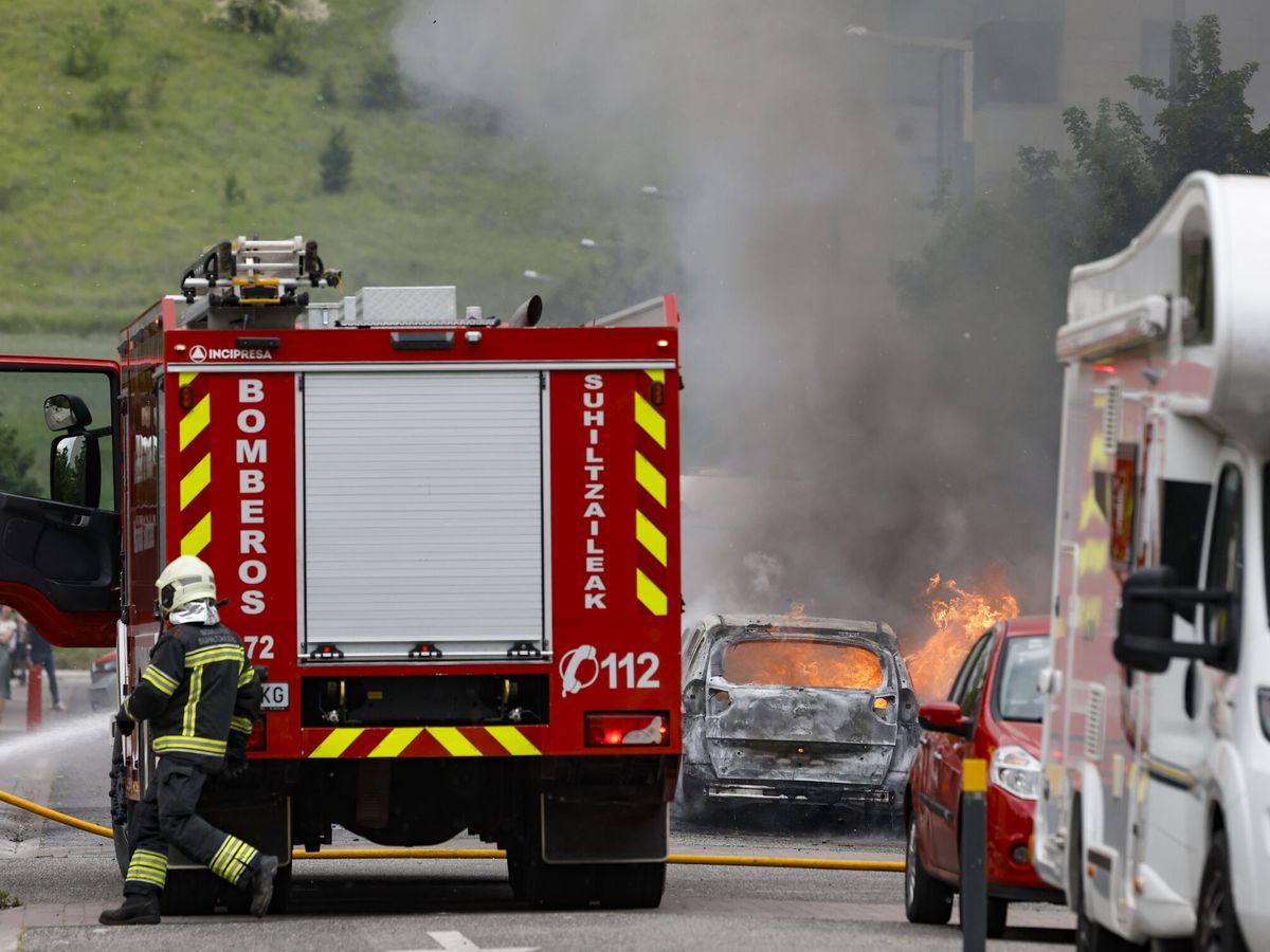 Foto: Un camión de bomberos en una imagen de archivo. (EFE/Villar López)