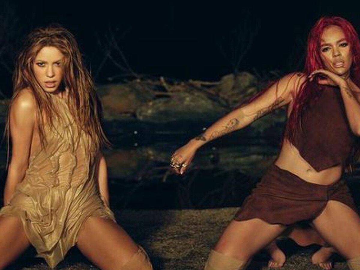Foto: Shakira y Karol G, en el videoclip de 'TQG'. (Instagram/@shakira)