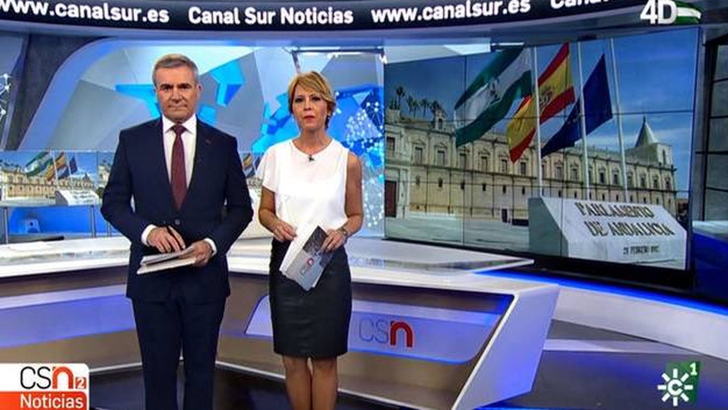 Fernando García y Silvia Sanz, presentadores de 'Noticias 2' en Canal Sur.