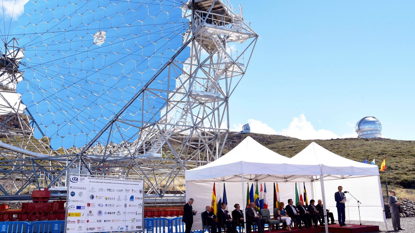 Inauguración de uno de los telescopios Cherenkov, en La Palma. (EFE)