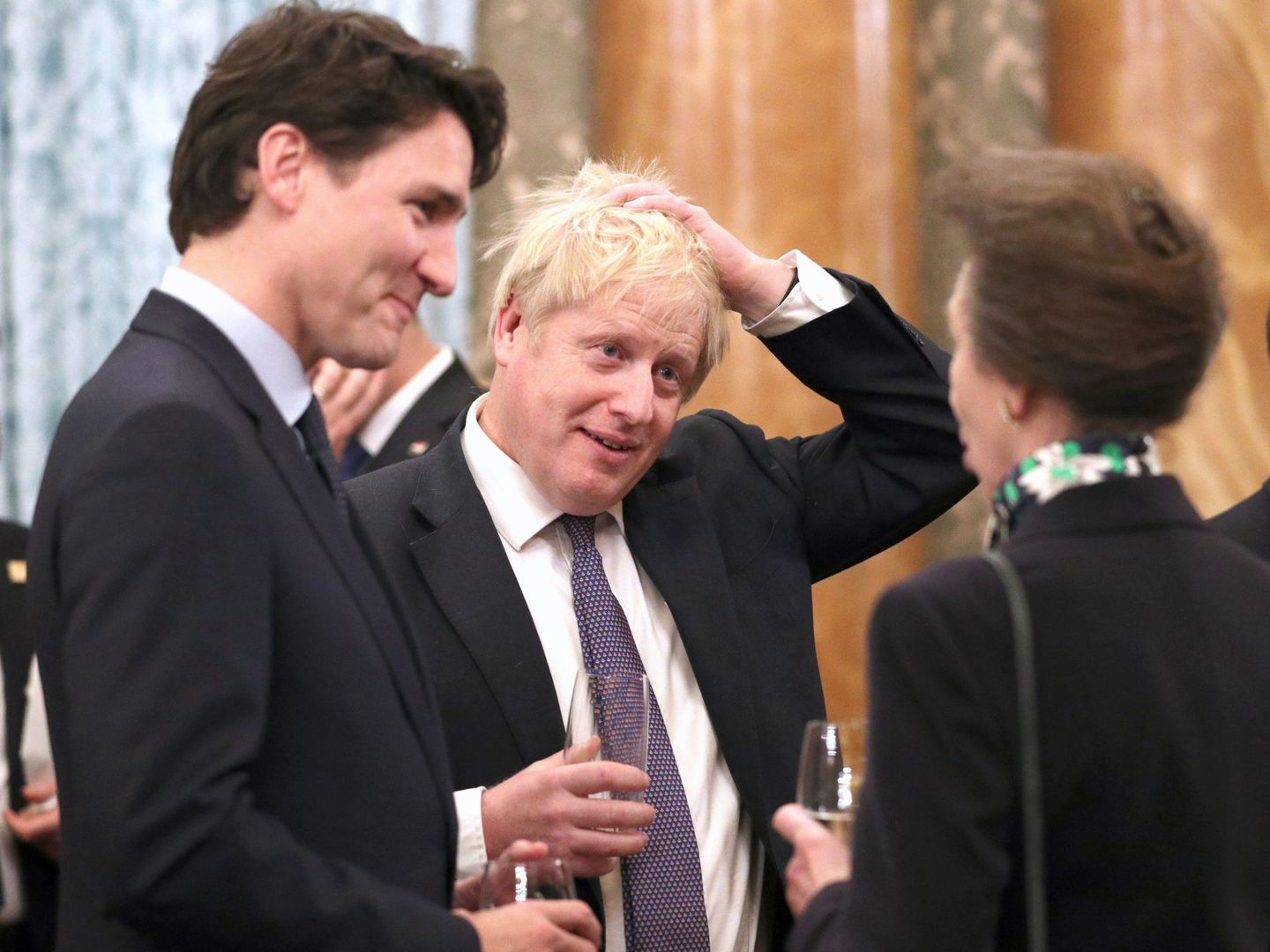 La princesa Ana, junto a Boris Johnson y Justin Trudeau. (Reuters)