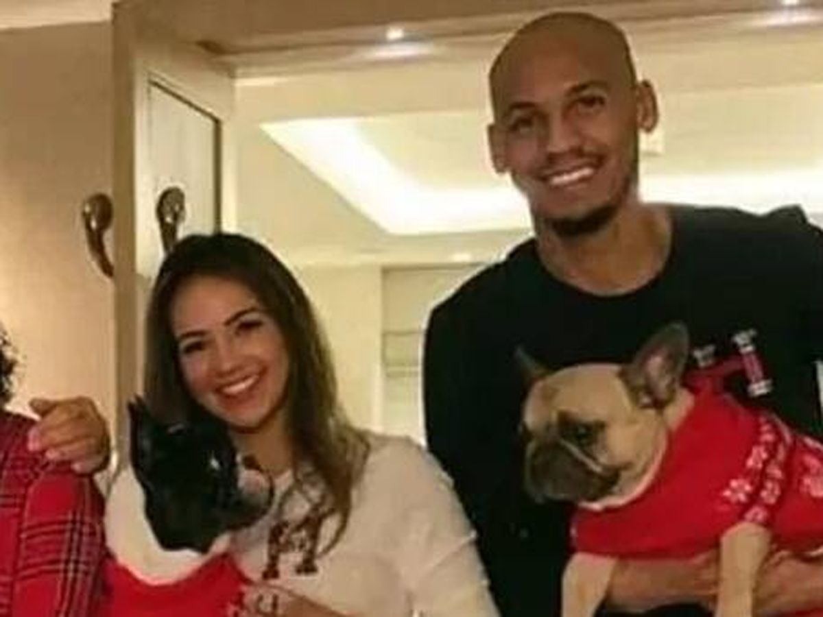 Foto: Fabinho posa junto a su pareja y sus perros. (Instagram).