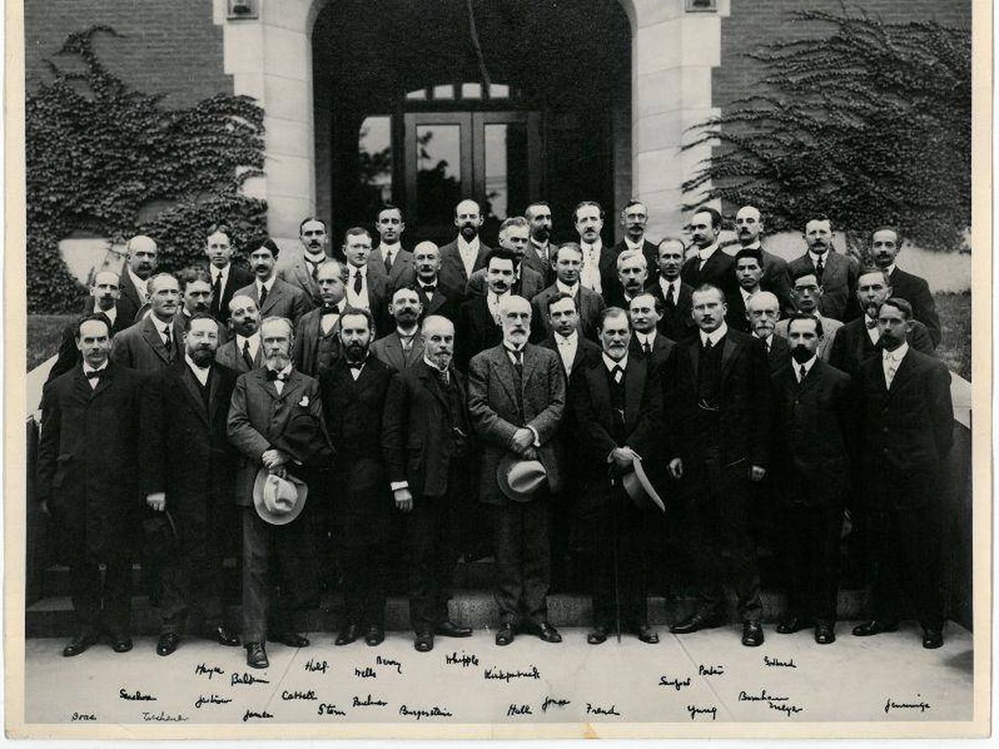 Algunos de los participantes en el aniversario de la Clark University.
