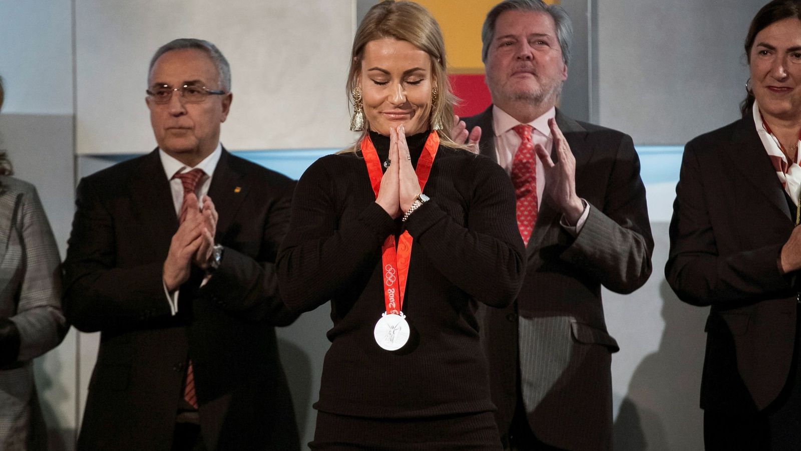 Foto: Lydia Valentín recogió su medalla este martes enla sede del COE. (EFE)