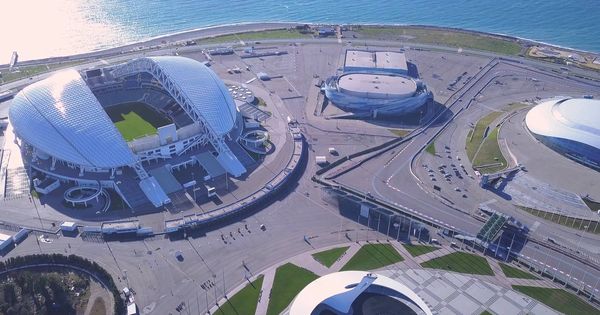 Foto: El parque olímpico de Sochi, con el estadio Fisht al fondo a la izquierda. (Reuters)