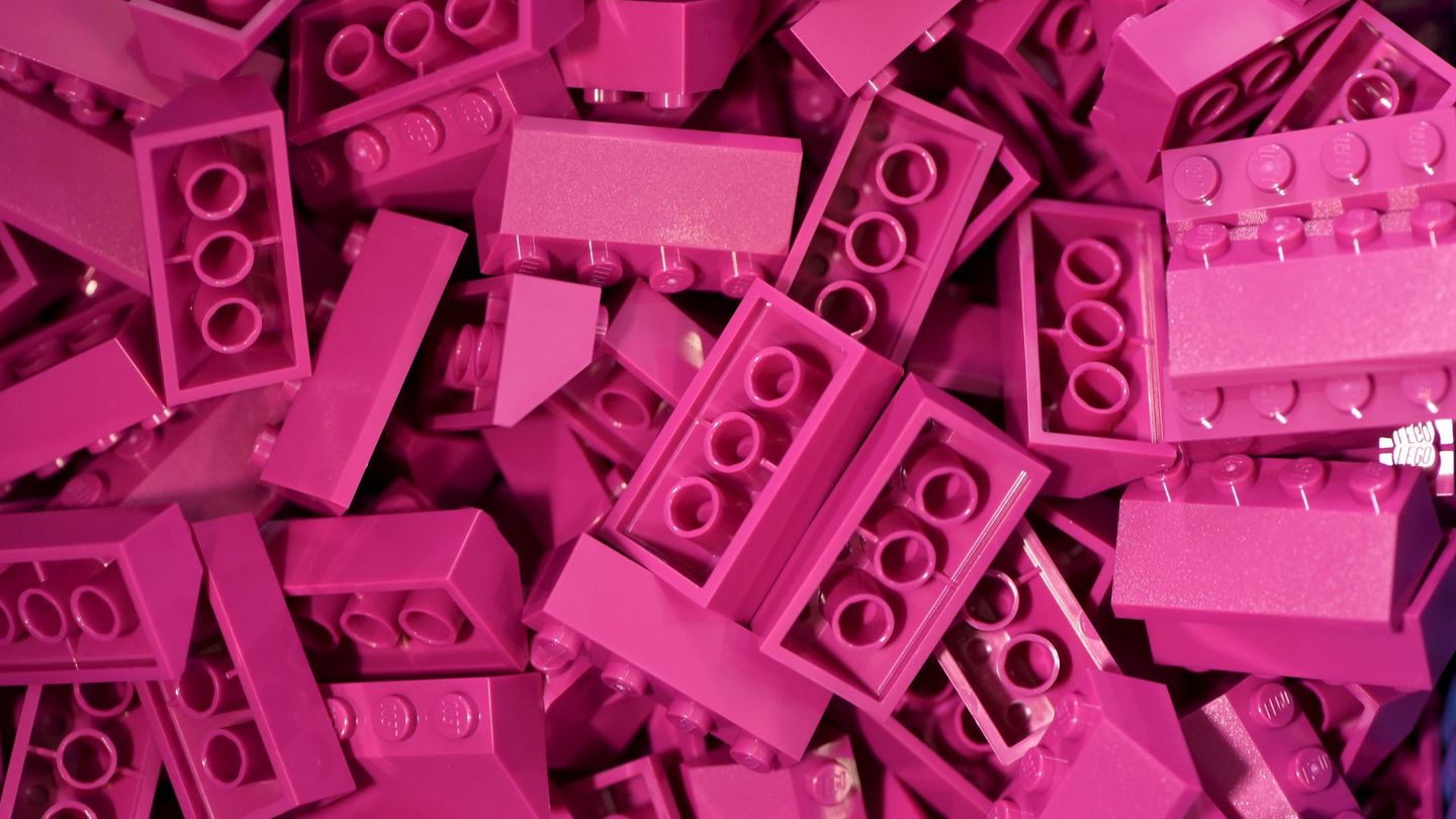 Lego utiliza plástico reciclado para fabricar sus populares piezas de construcción (Reuters)