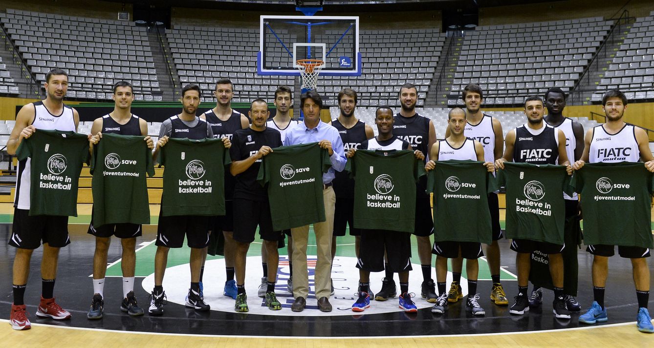 Foto: Los jugadores del primer equipo apoyan la campaña (Foto: FIATC Joventut)