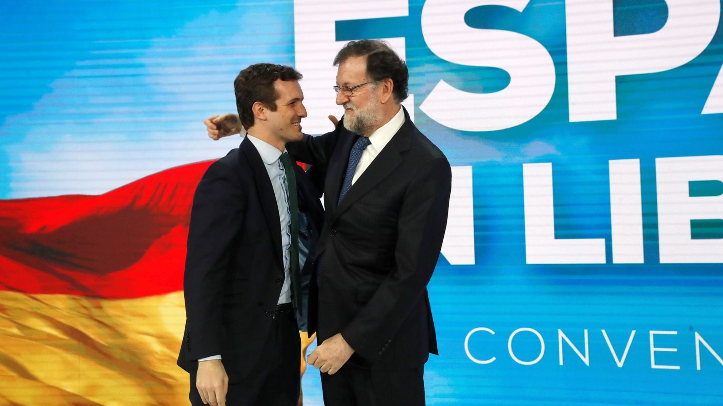  El expresidente del gobierno Mariano Rajoy y Pablo Casado. (EFE)
