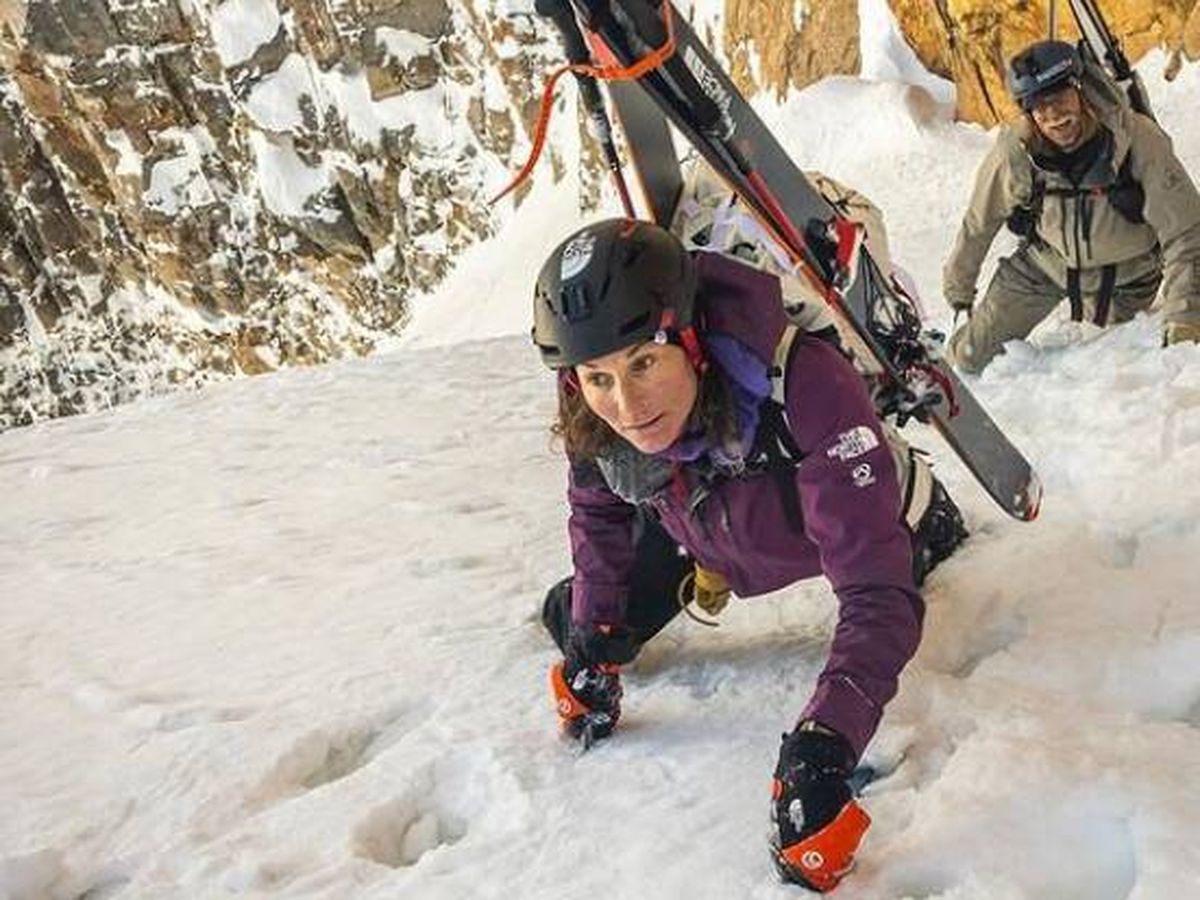Foto: La esquiadora de montaña Hilaree Nelson durante una expedición. (Instagram)