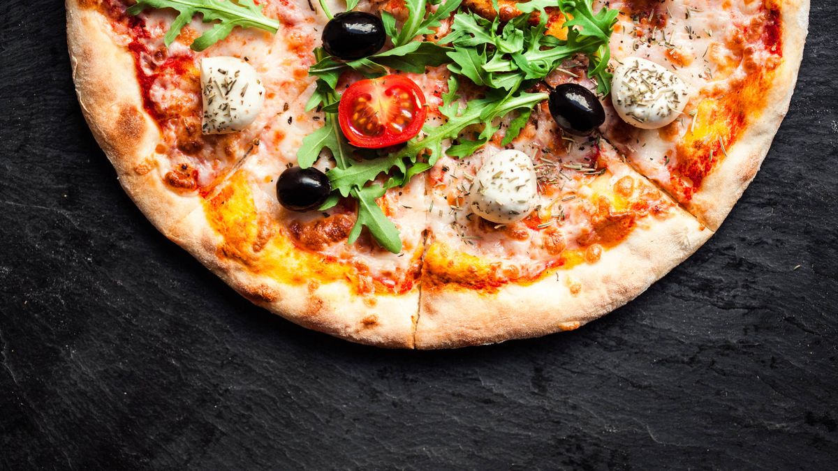 Si quieres que la pizza te salga bordada, usa estos 5 quesos 