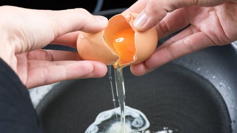 Por qué nunca debes romper un huevo en el borde de la sartén 