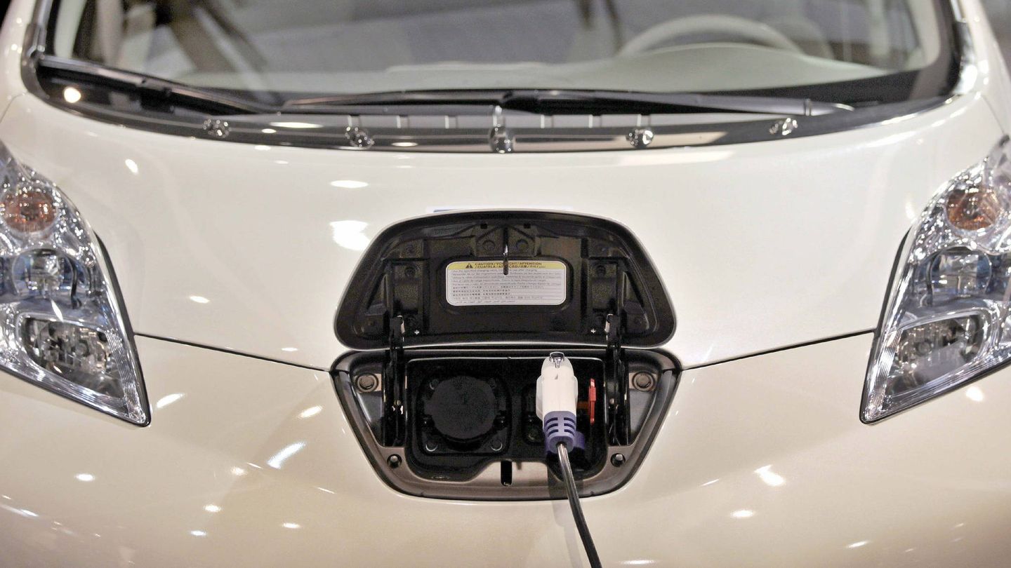 La llegada del coche eléctrico obliga a ajustar la demanda (EFE)