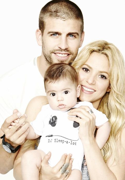 Foto: Una feliz estampa de Shakira, Gerard Piqué y el pequeño Milan colgada en Twitter