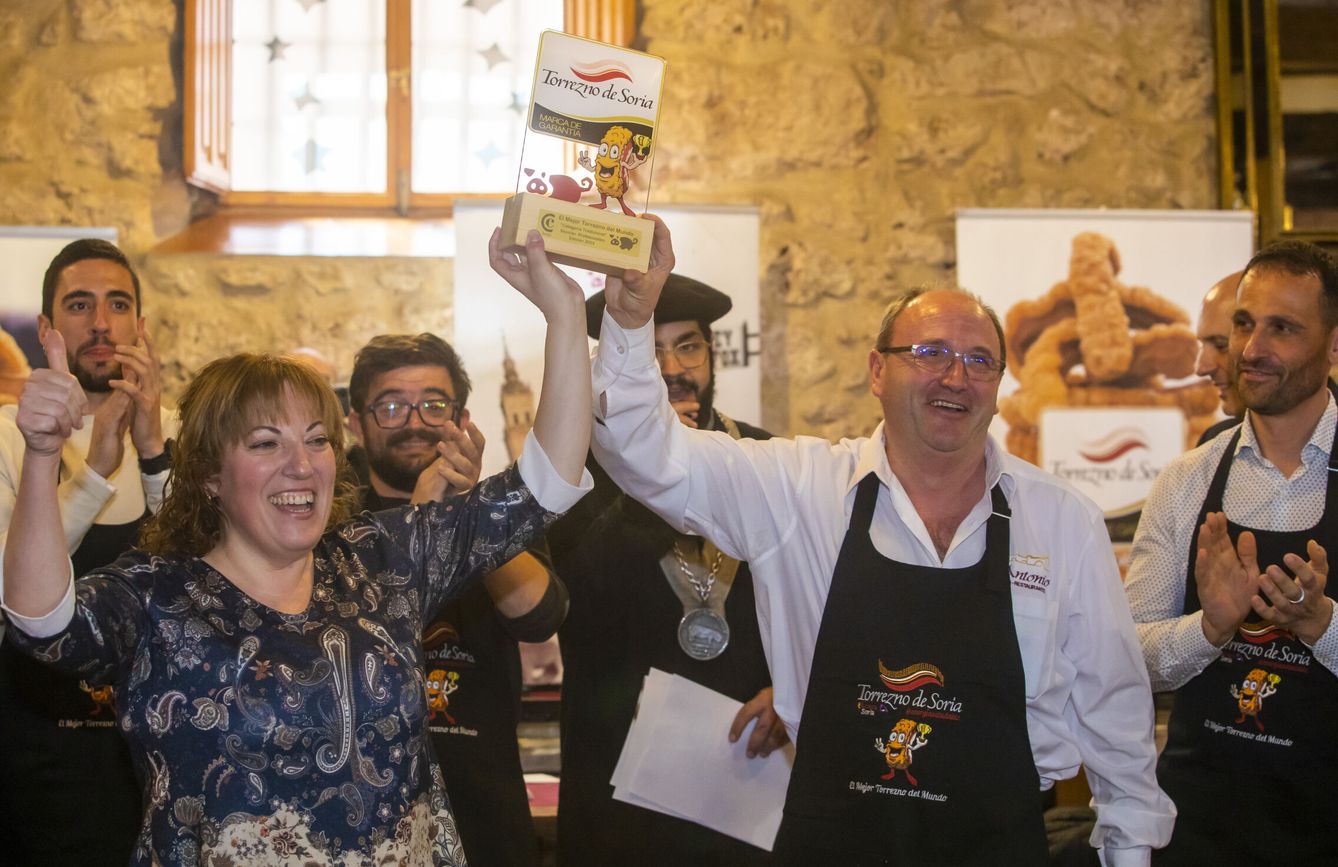 Vicente de Vicente, del restaurante Antonio de San Esteban de Górmaz (Soria), fue el ganador del concurso Mejor Torrezno el año pasado. (EFE/Wifredo García Álvaro)