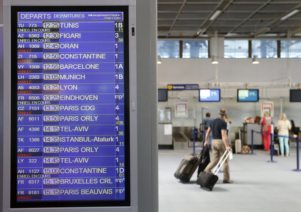 Foto: Los retrasos son habituales en los aeropuertos, y muchas veces no se reclaman. (EFE/Guillaume Horcajuelo)