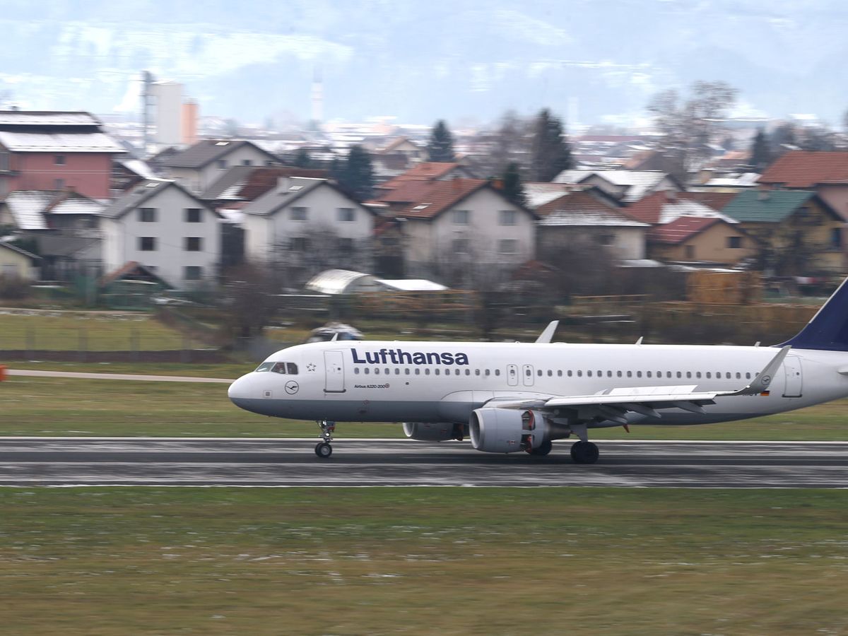Foto: Foto de archivo de un avión de la compañía Lufthansa. (Reuters)