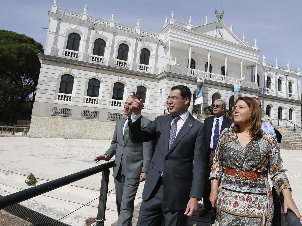 Foto: Moreno y Crespo salen del Palacio del Acebrón de Doñana en 2019. (EFE/José Manuel Vidal)