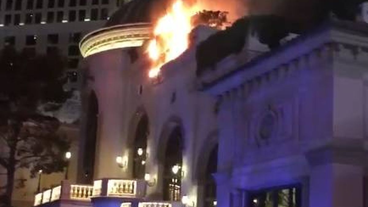 Arde el hotel Bellagio de Las Vegas 