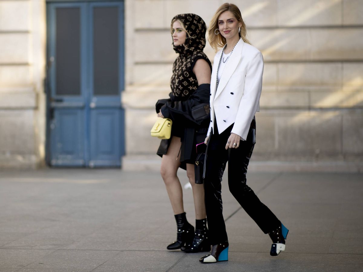 Foto: Chiara Ferragni y su hermana, de compras en París. (Imaxtree)