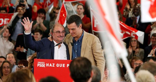 Foto: El secretario general del PSOE, Pedro Sánchez (d), junto al candidato a revalidar la presidencia del Gobierno de Aragón, Javier Lambán. (EFE)