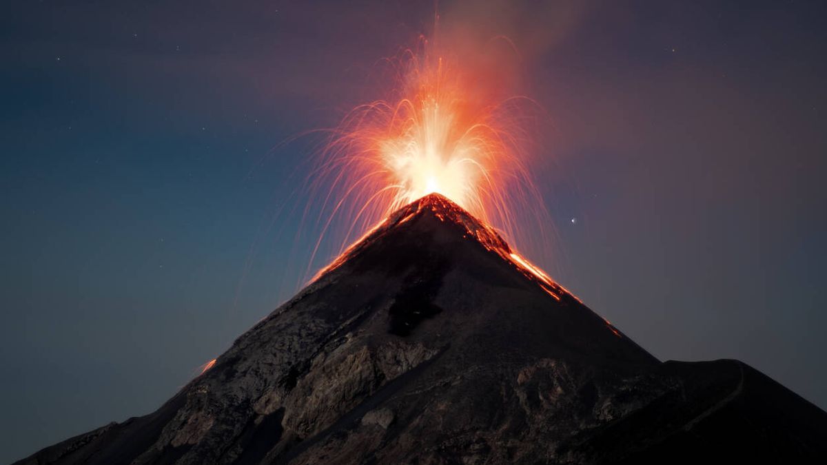 ¿Dónde están la mayoría de los volcanes de la Tierra? La ciencia y la historia responden