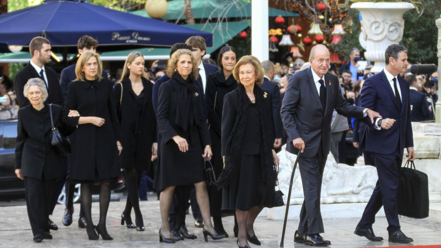 La familia real española, en el funeral de Constantino de Grecia. (EFE)