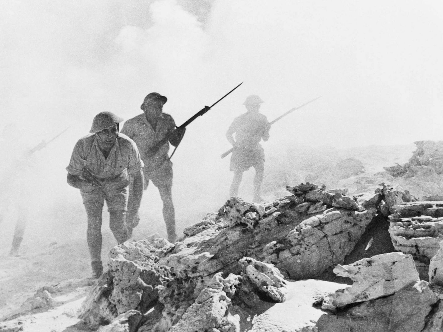 Las tropas aliadas avanzan en la Batalla del Alamein en 1942.
