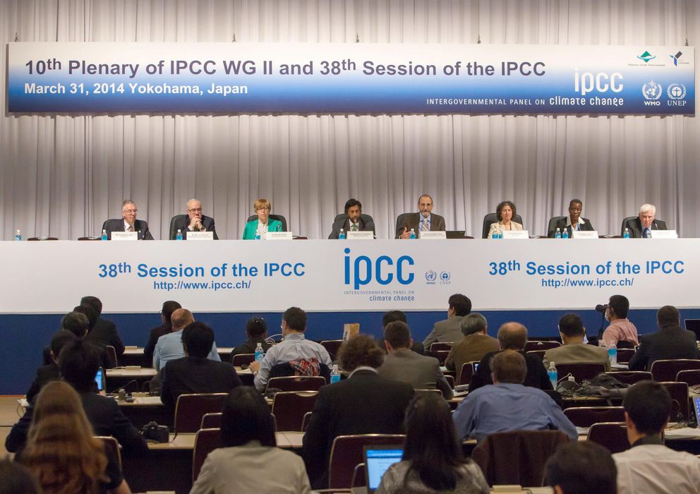 Foto: Plenario del IPPC de Naciones Unidas en el que se presentó el informe sobre las amenazas impuestas por el impacto climático. (EFE)