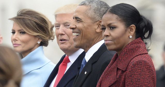 Los Trump, junto a los Obama en 2017. (EFE)