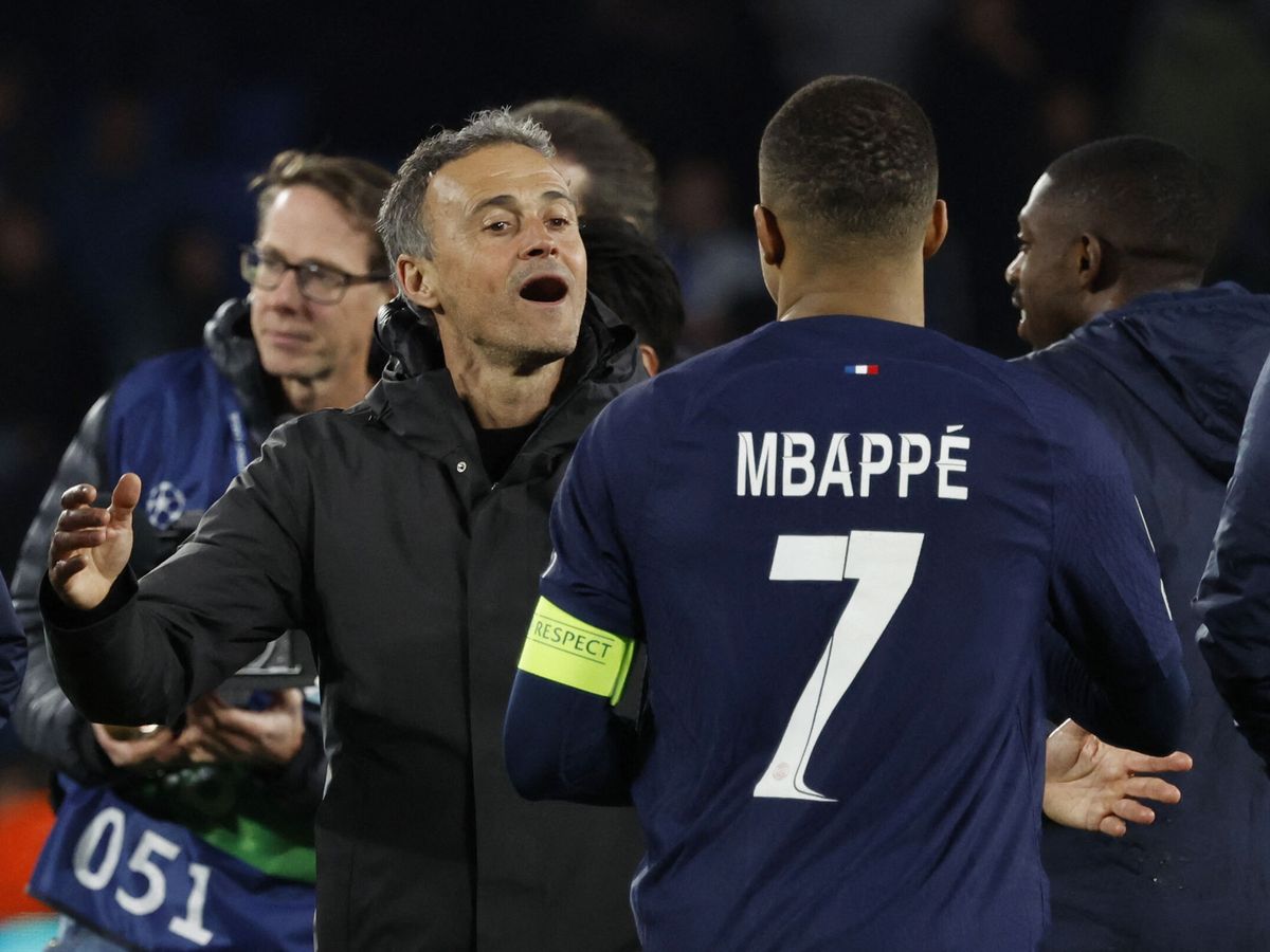 Foto: Luis Enrique con Mbappé tras eliminar a la Real Sociedad. (Reuters/Vincent Werst)