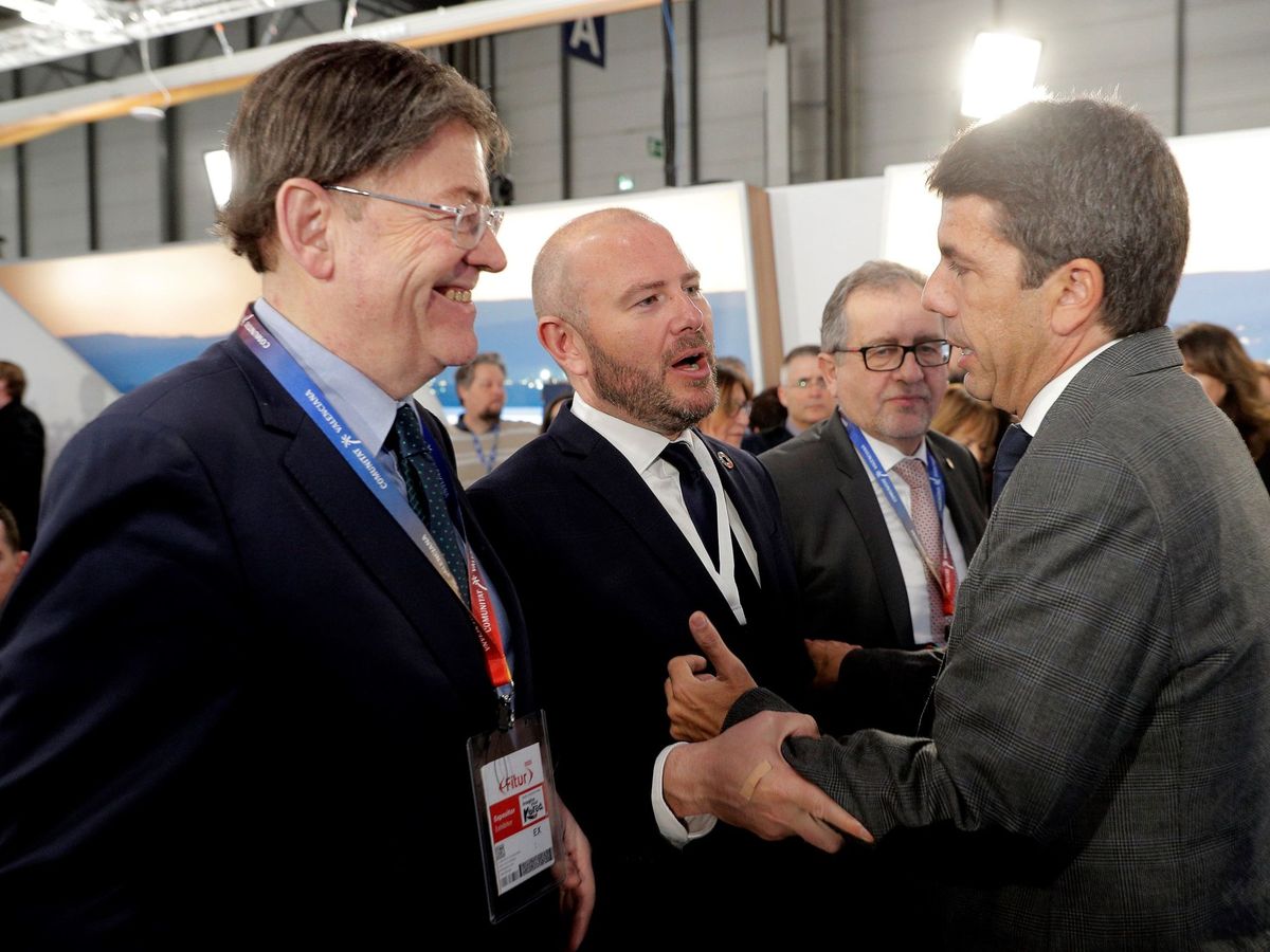 Foto: Ximo Puig y Carlos Mazón, con el presidente de la Diputación de Valencia, Toni Gaspar, en el centro. (EFE) 