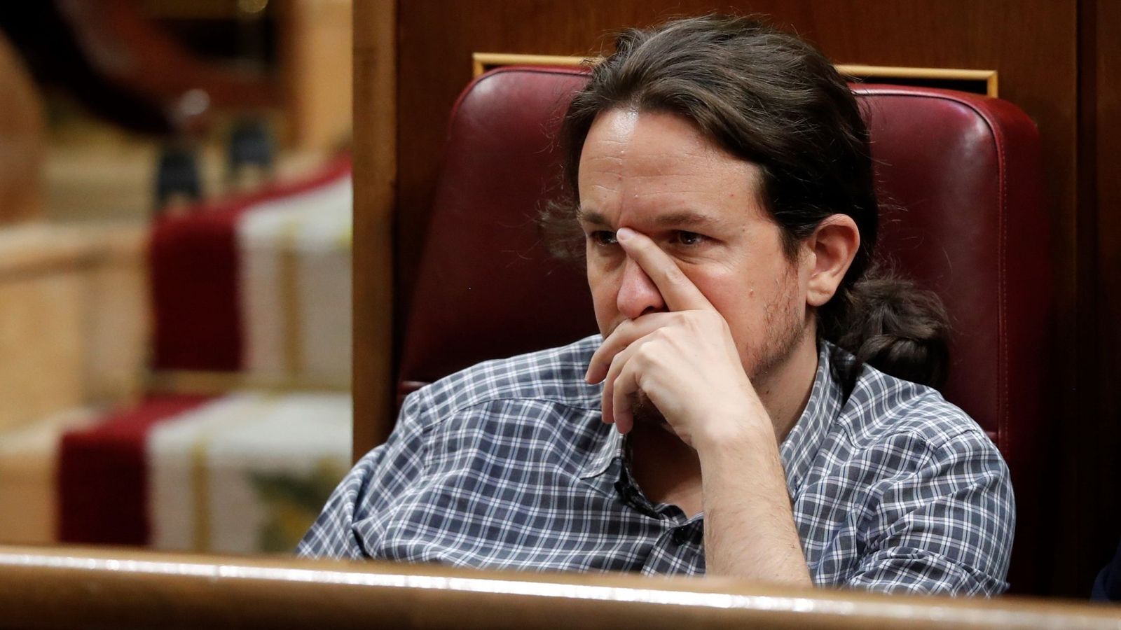 Foto: El secretario general de Podemos Pablo Iglesias, en el hemiciclo del Congreso en la primera jornada del debate de investidura. (EFE)