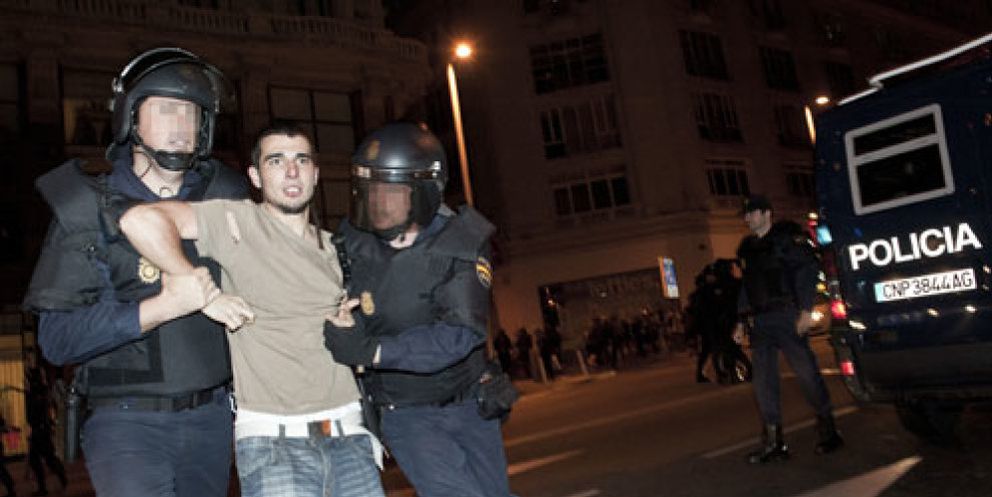 Foto: La Policía desaloja a cientos de 'indignados' de la Puerta del Sol