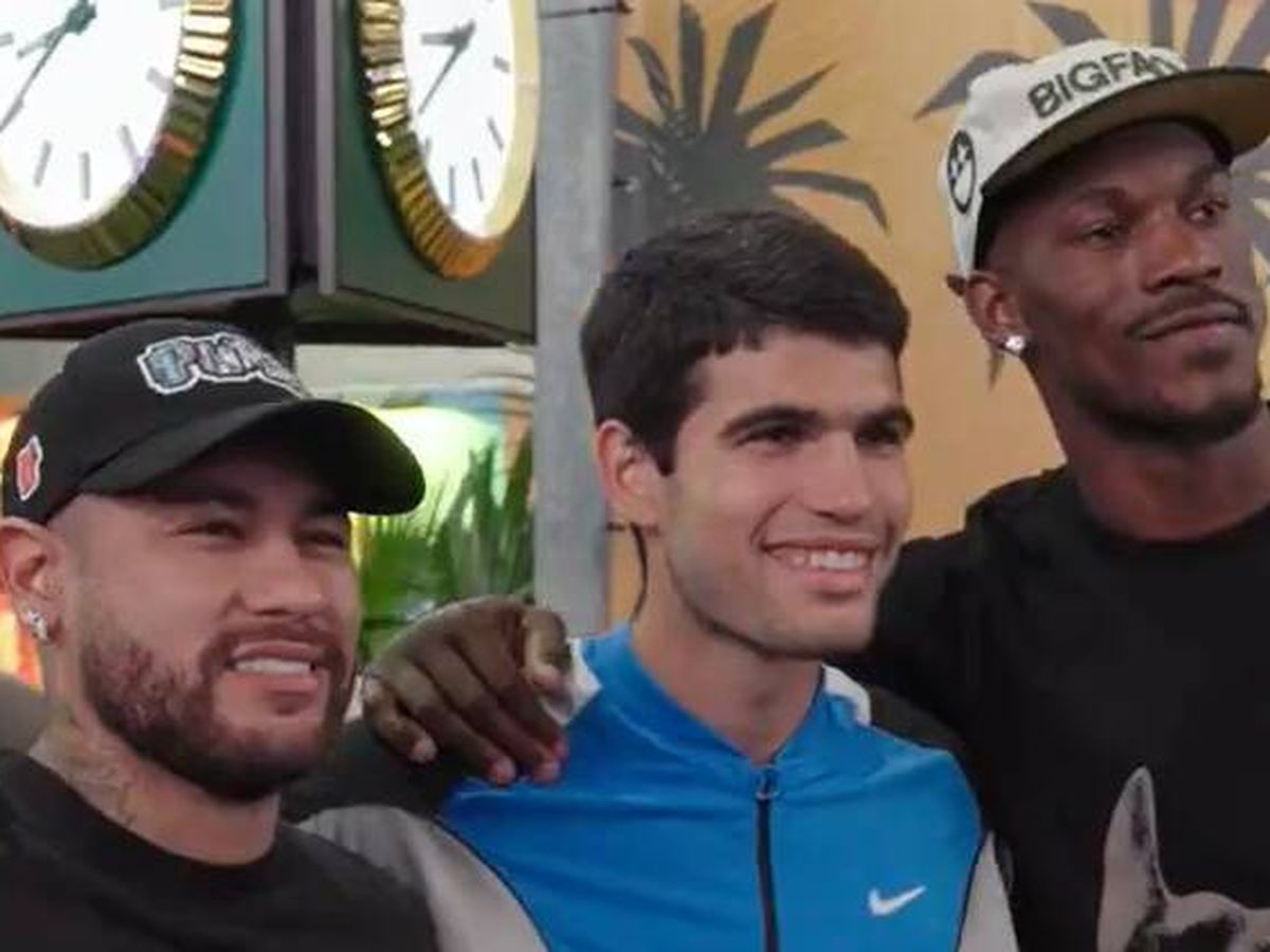 Foto: Alcaraz, Neymar y Jimmy Butler se juntan en el Miami Open y la reacción de la multitud es impresionante (X/@MiamiOpen)