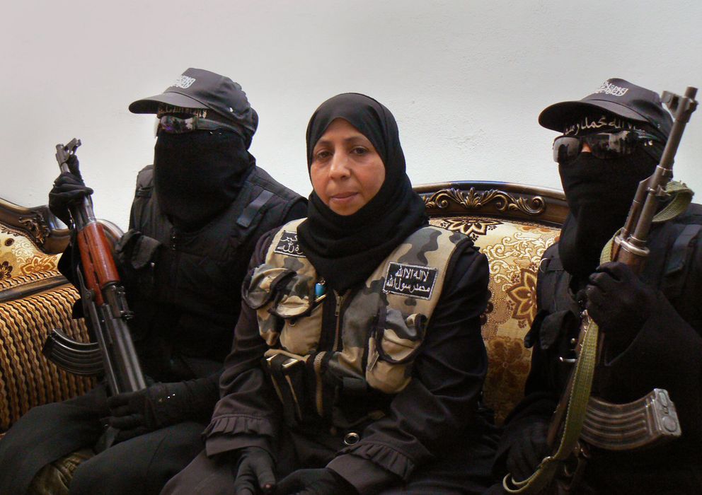 Foto: Um Fadi, general de una brigada rebelde formada por mujeres, en su cuartel general en Alepo, Siria (Ethel Bonet).
