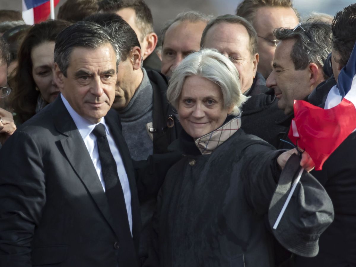 Foto: El exprimer ministro Francois Fillon y su mujer Penélope en una foto de archivo. (Reuters)
