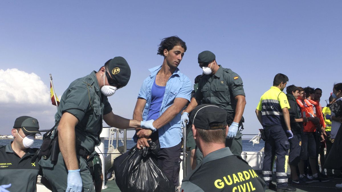 Tres detenidos por patronear una patera con 14 inmigrantes hasta Mallorca